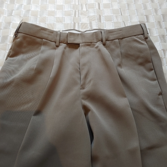 NWT Dockers Men Khakis 34x32 - Picture 3 of 10